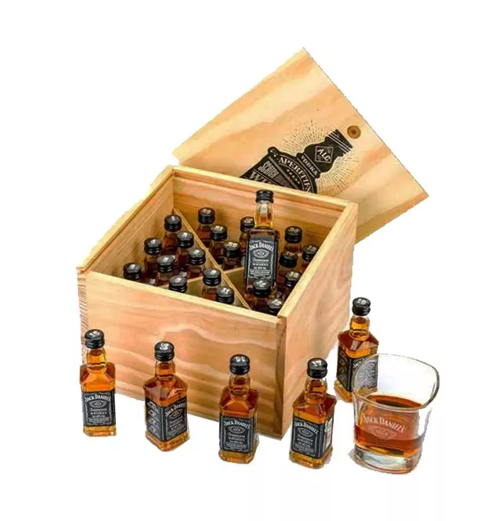 Outstanding Cocktail Party Whiskey Gift Set